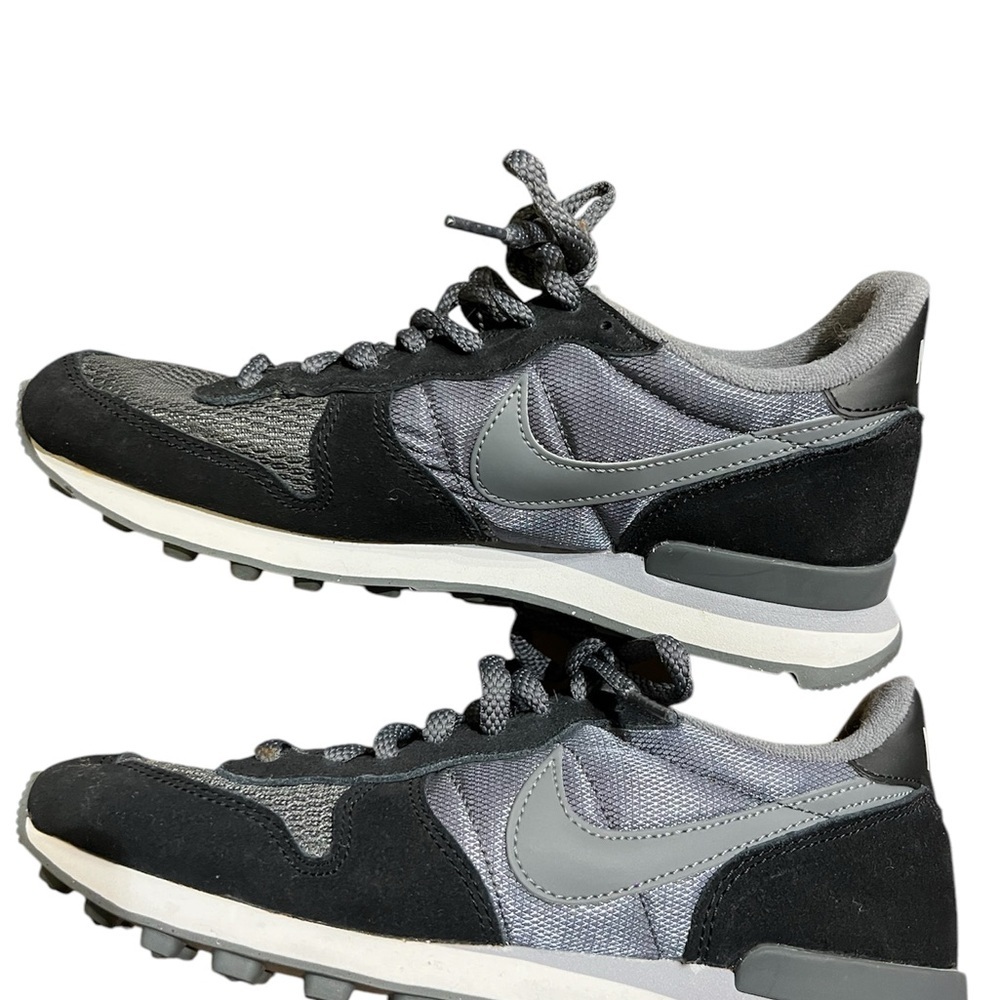 Nike Women's  Nike internationalist Athletic Shoes - Black and Gray